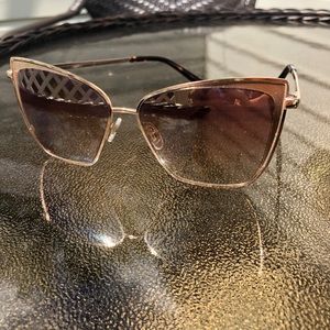 LIKE NEW: Diff Eyewear Becky Sunglasses